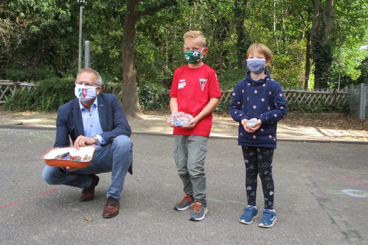 OGS Am Beeckbach bringt Wunsch-Steine in die Landeshauptstadt 1