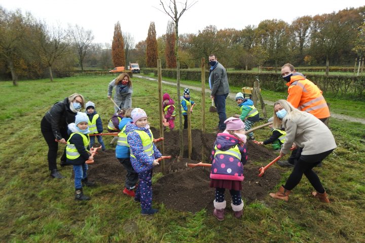 "Die gute Louise“ hat jetzt im Wurmauenpark ein neues Zuhause 6