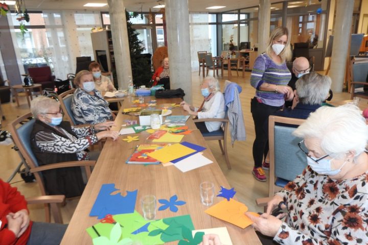 Bastelspaß in der AWO-Tagespflege Heinsberg 8
