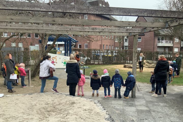 Vielfältiger Geburtstagsgruß der Kita-Kinder in sieben Sprachen 5