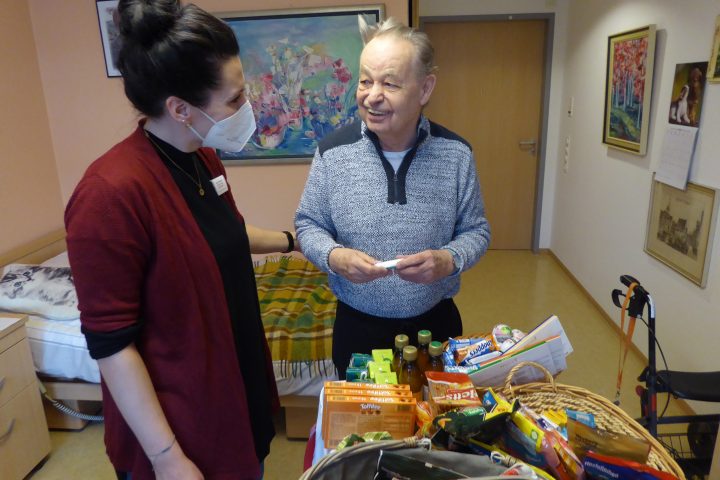 "Mobiler Kiosk" jetzt auch im Carolus-Seniorenzentrum 7