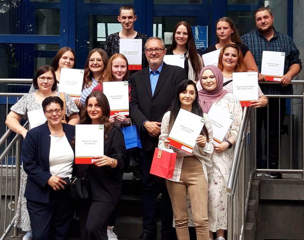 Es ist geschafft – Teilnehmer*innen des letzten Kurses des IPS-Standortes Aachen hatten Examensprüfung 6