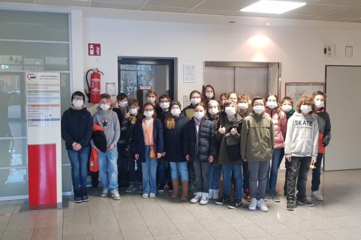 Heinsberger Realschüler*innen überraschten Bewohner*innen vom AWO Altenzentrum Heinsberg zum Osterfest 6