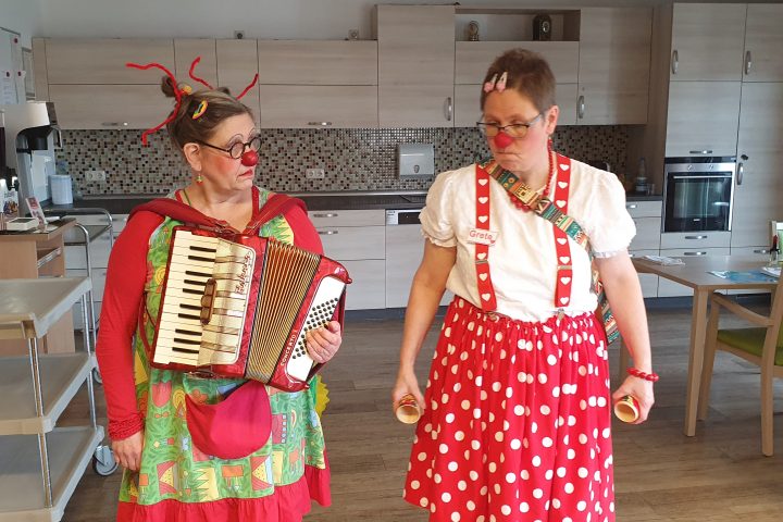 Klinik Clowns begeistern die Bewohner*innen im AWO-Altenzentrum 3