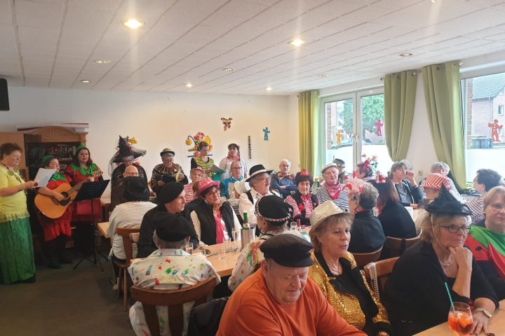 Volles Haus und tolle Stimmung bei der Altweiberparty vom AWO Ortsverein Boscheln 10