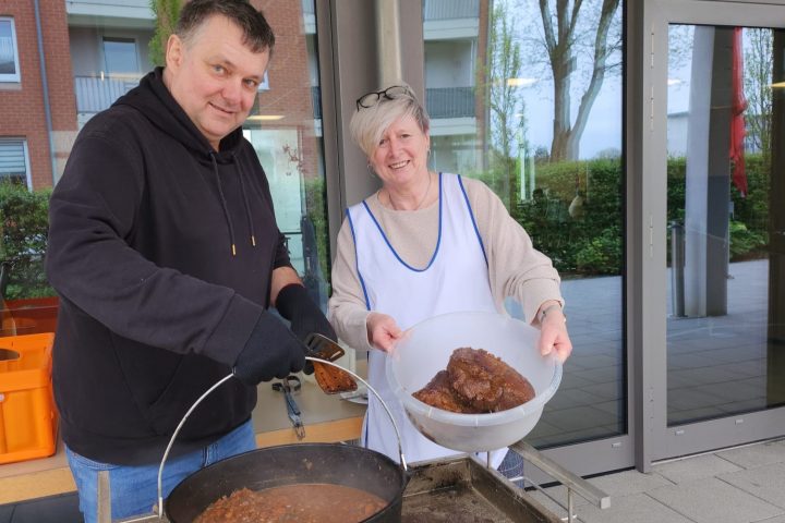 Kochen mit dem Dutch-Oven in der AWO Tagespflege Heinsberg 3