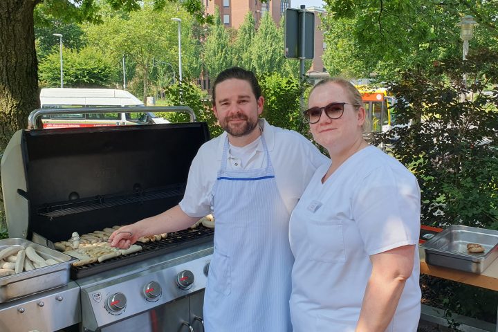 AWO Altenzentrum Heinsberg - Grillnachmittag für unsere Bewohner*innen 10