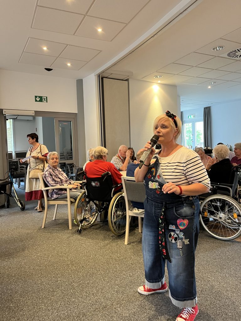 Grillduft, Musik und Lebensfreude im AWO Carolus Seniorenzentrum 4