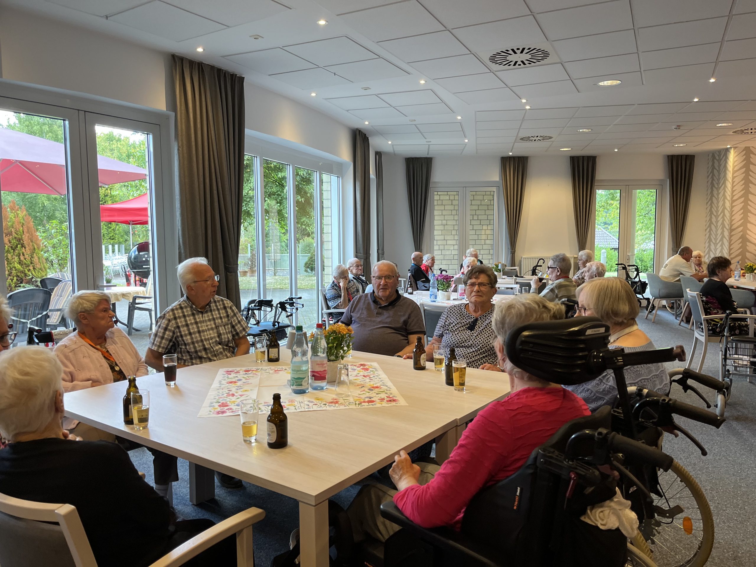 Grillduft, Musik und Lebensfreude im AWO Carolus Seniorenzentrum 1