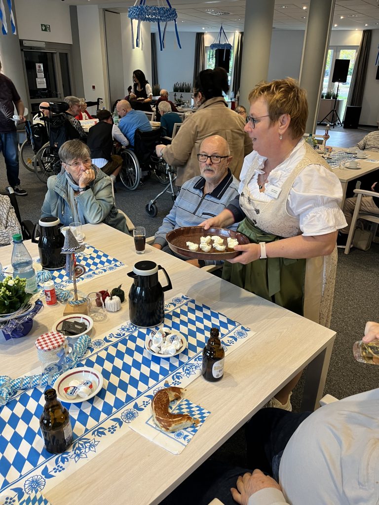 O´zapft is- Oktoberfest im AWO Carolus Seniorenzentrum 3 O´zapft is- Oktoberfest im AWO Carolus Seniorenzentrum 3