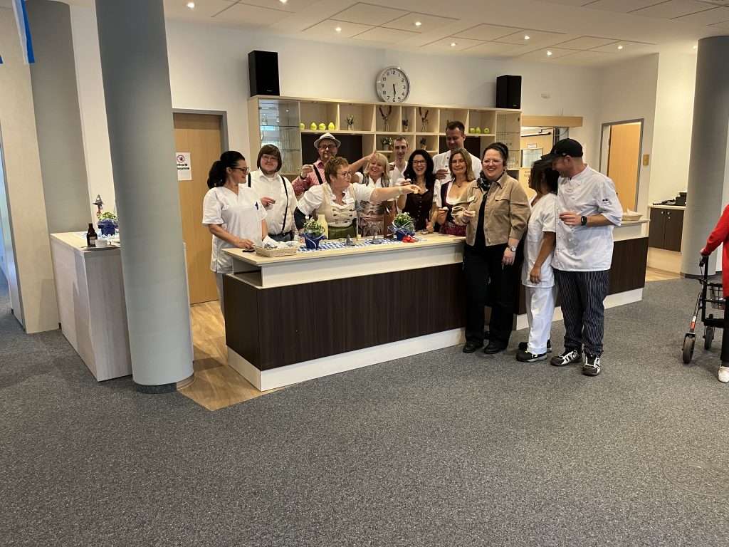 O´zapft is- Oktoberfest im AWO Carolus Seniorenzentrum 6 O´zapft is- Oktoberfest im AWO Carolus Seniorenzentrum 6