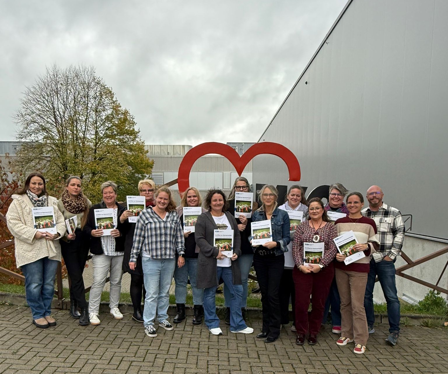 Zertifikatsübergabe zum Abschluss der Basiswerkstatt im Offenen Ganztag 1