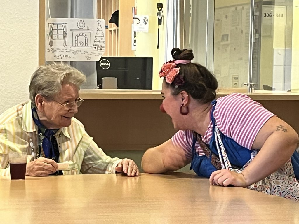 Wenn Lachen zur Medizin wird – Klinikclowns im Carolus Seniorenzentrum 2