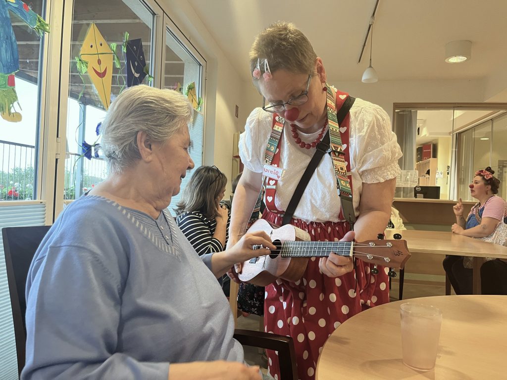 Wenn Lachen zur Medizin wird – Klinikclowns im Carolus Seniorenzentrum 3