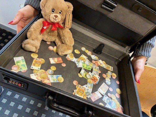 AWO Kita Ratheim besucht zum Weltspartag die Kreissparkasse Hückelhoven 1