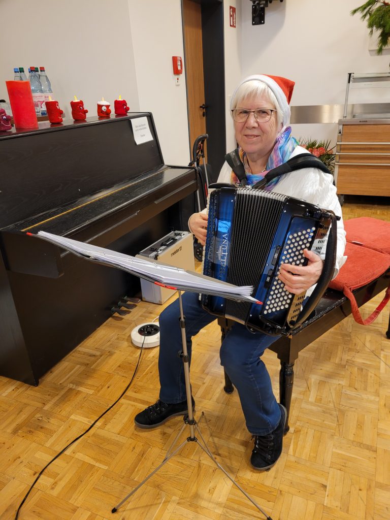 Frauenchor „Butterfly“ zu Gast im AWO-Altenzentrum Heinsberg 2 Frauenchor „Butterfly“ zu Gast im AWO-Altenzentrum Heinsberg 2