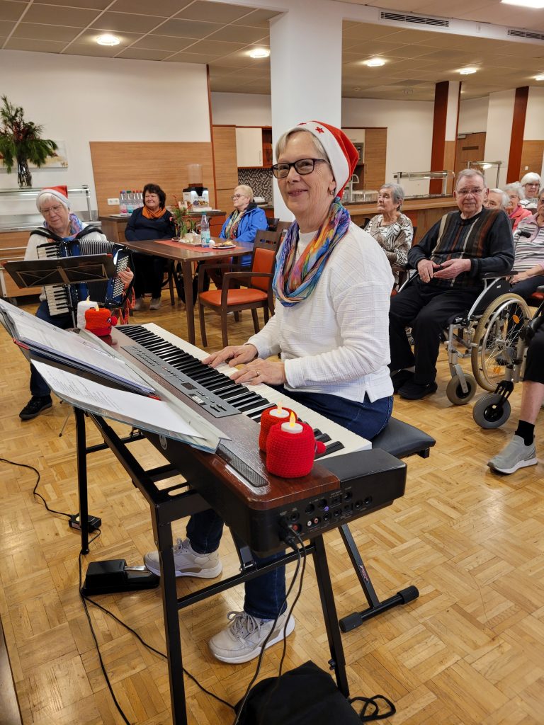 Frauenchor „Butterfly“ zu Gast im AWO-Altenzentrum Heinsberg 3 Frauenchor „Butterfly“ zu Gast im AWO-Altenzentrum Heinsberg 3