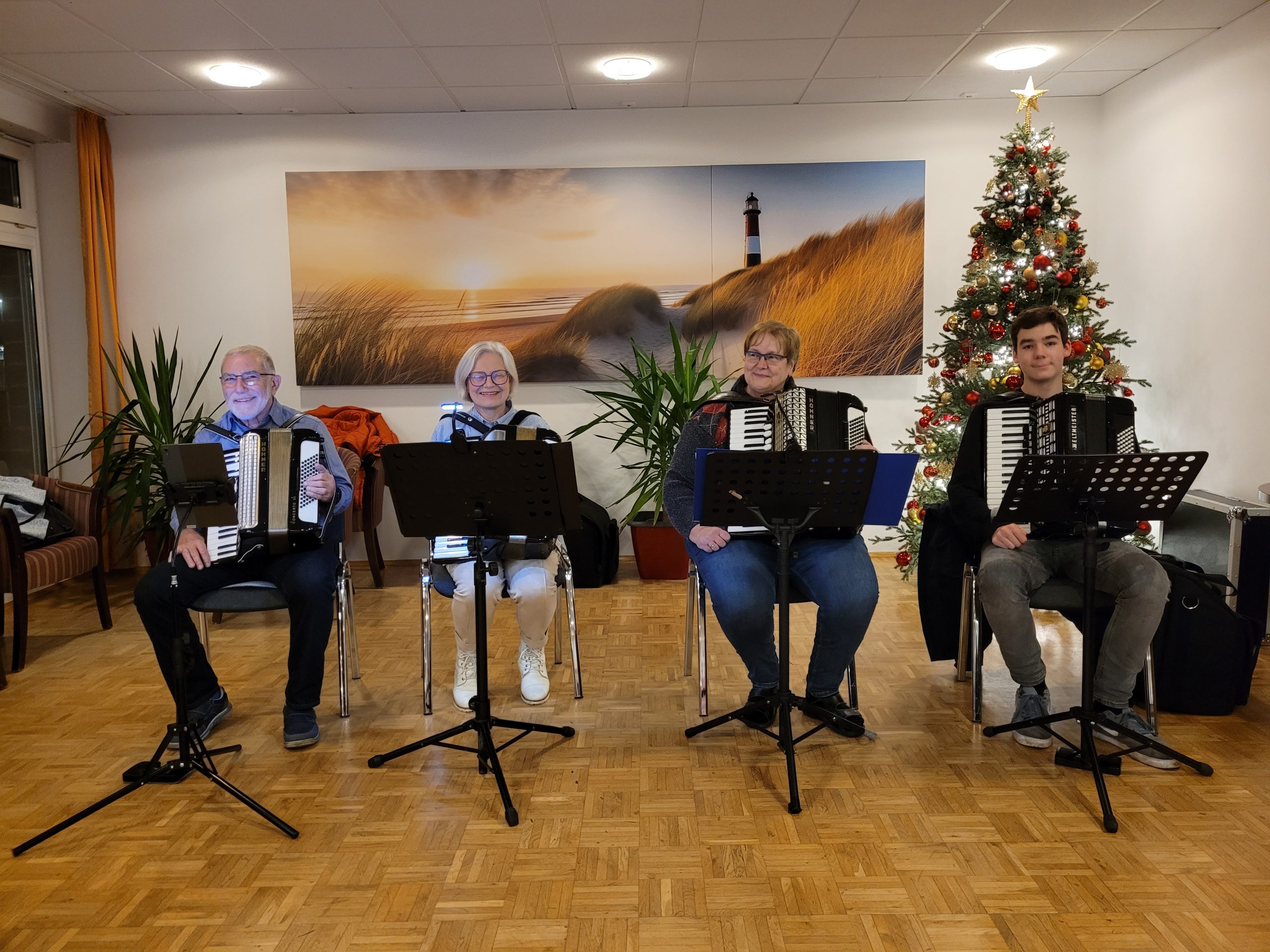 AWO Altenzentrum Heinsberg öffnet sein Fester für den Stadtadventskalender 1