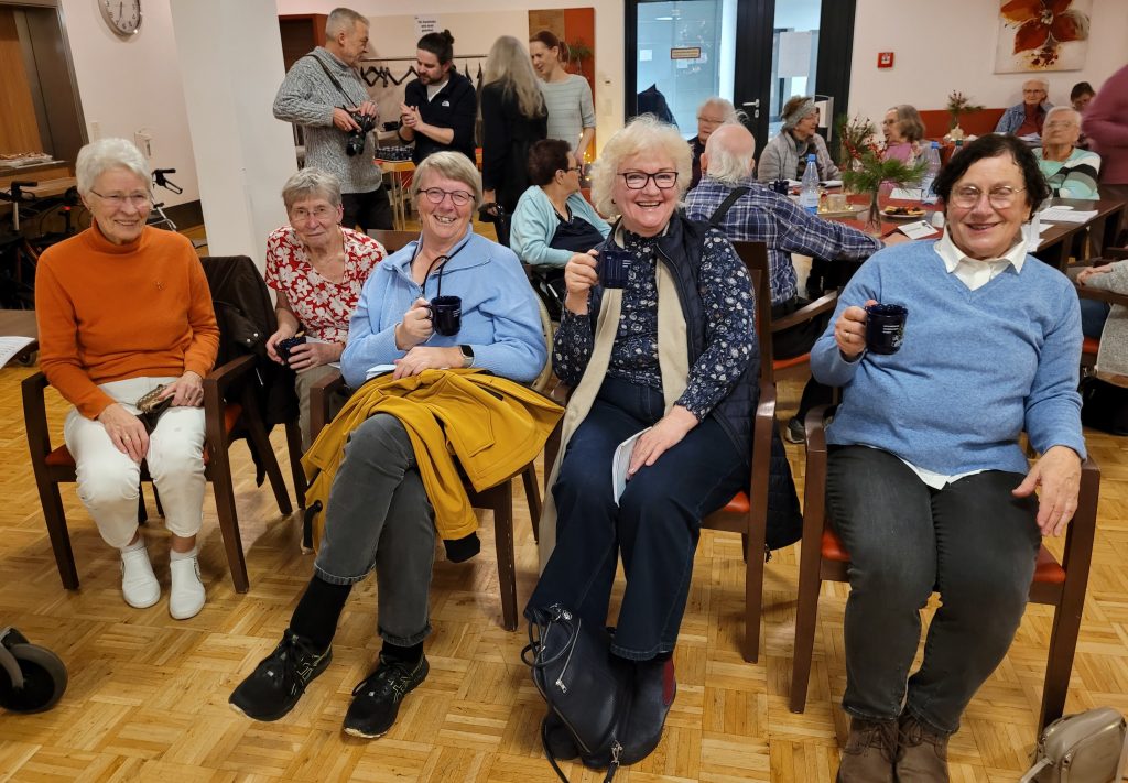 AWO Altenzentrum Heinsberg öffnet sein Fester für den Stadtadventskalender 10 AWO Altenzentrum Heinsberg öffnet sein Fester für den Stadtadventskalender 10