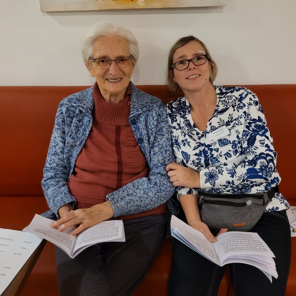 AWO Altenzentrum Heinsberg öffnet sein Fester für den Stadtadventskalender 11 AWO Altenzentrum Heinsberg öffnet sein Fester für den Stadtadventskalender 11