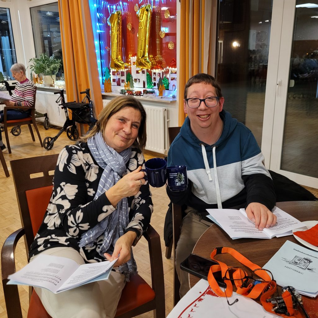 AWO Altenzentrum Heinsberg öffnet sein Fester für den Stadtadventskalender 12 AWO Altenzentrum Heinsberg öffnet sein Fester für den Stadtadventskalender 12