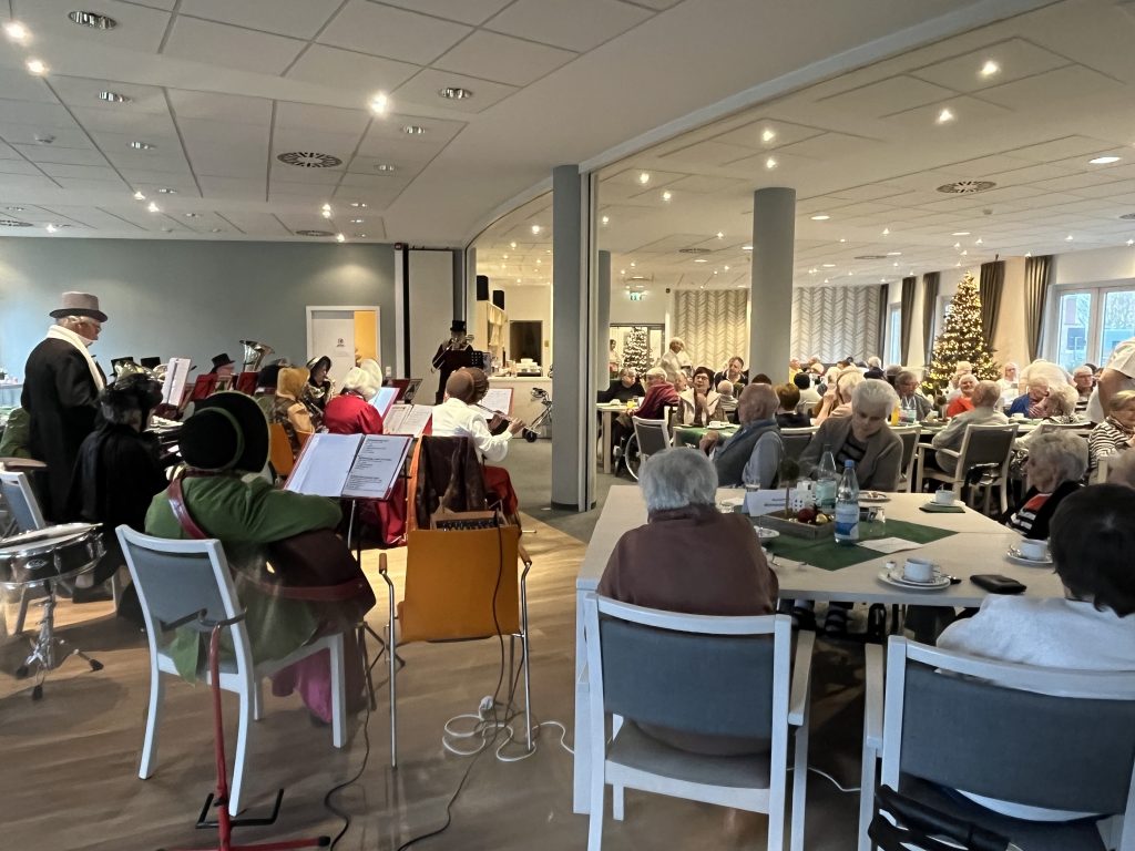 Weihnachtsfeier im AWO Carolus Seniorenzentrum 4 Weihnachtsfeier im AWO Carolus Seniorenzentrum 4