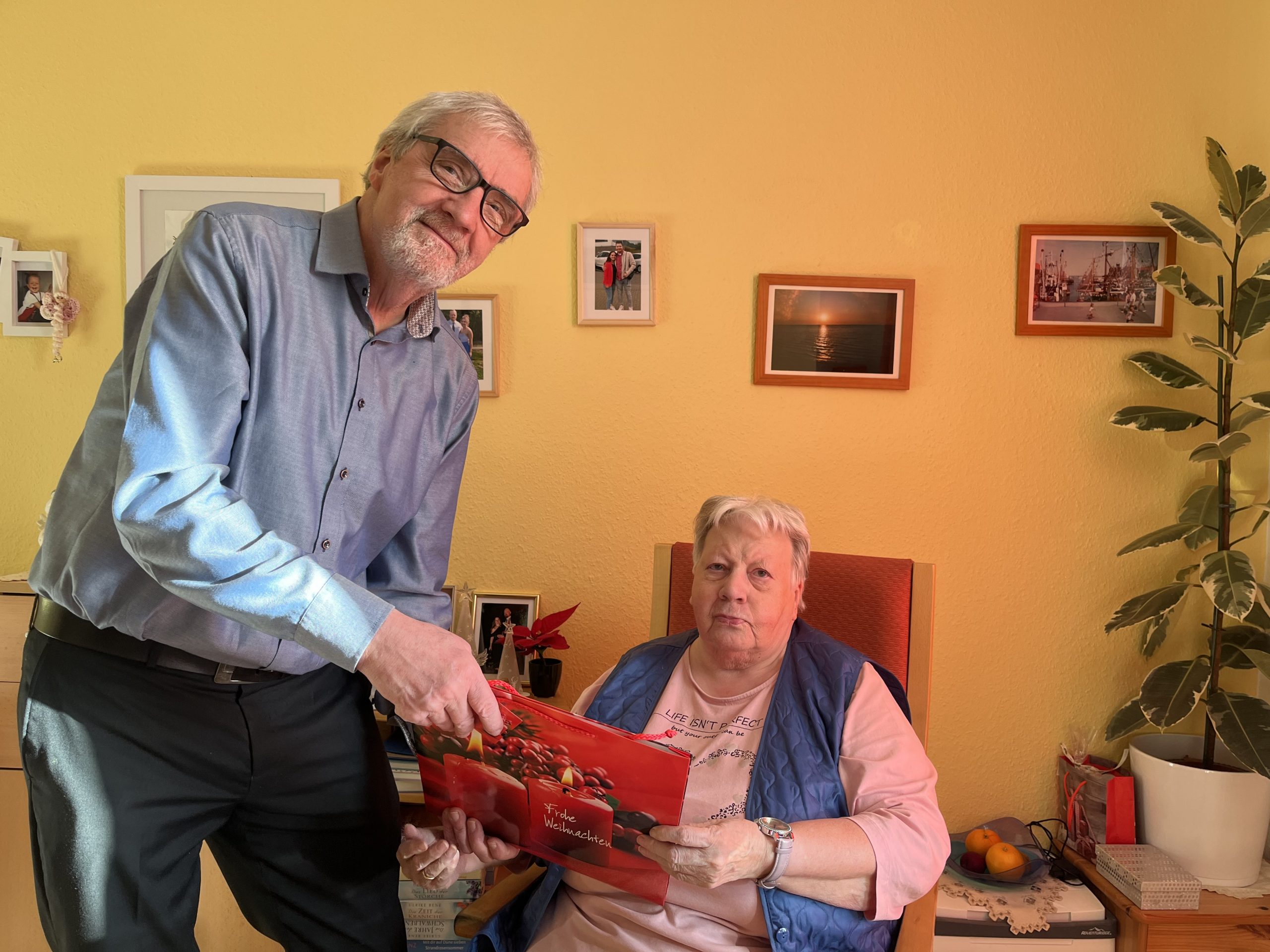 Förderverein bringt Neujahrsgrüße ins AWO Carolus Seniorenzentrum 1