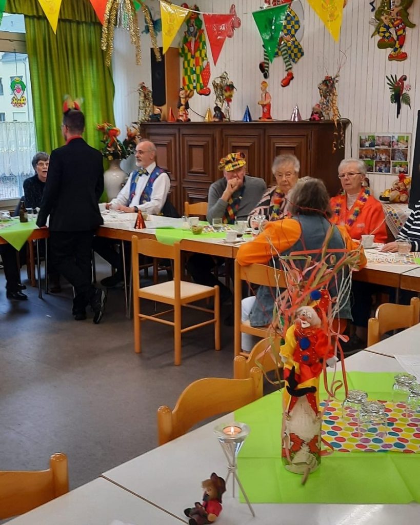 Altweiber-Party beim AWO-Ortsverein Palenberg 4 Altweiber-Party beim AWO-Ortsverein Palenberg 4