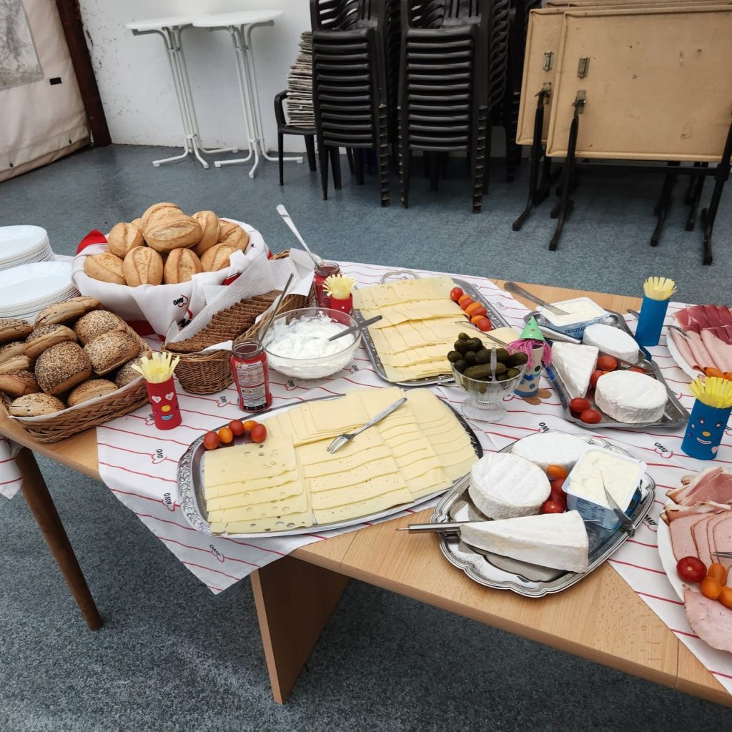Altweiberfrühstück beim AWO Ortsverein Boscheln – Ein Hoch auf das Vereinsleben 2 Altweiberfrühstück beim AWO Ortsverein Boscheln – Ein Hoch auf das Vereinsleben 2