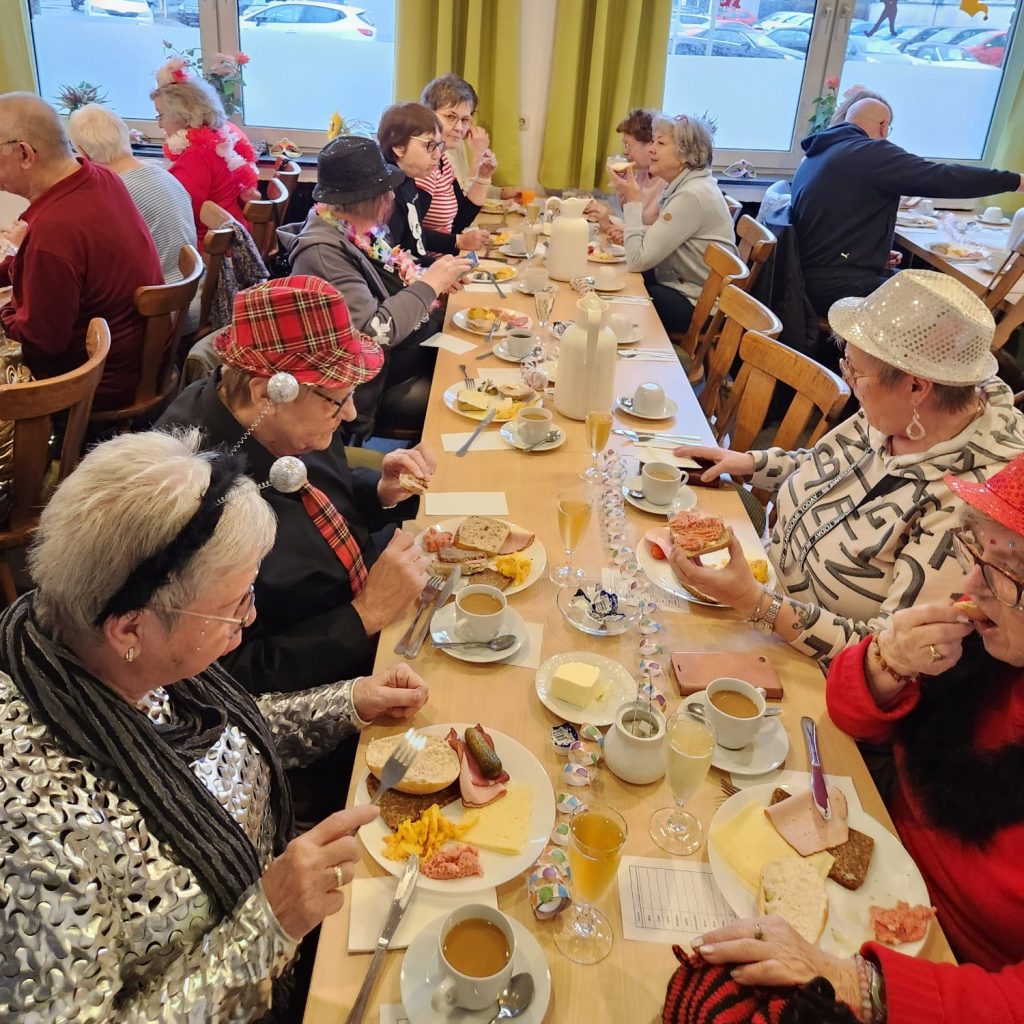 Altweiberfrühstück beim AWO Ortsverein Boscheln – Ein Hoch auf das Vereinsleben 4 Altweiberfrühstück beim AWO Ortsverein Boscheln – Ein Hoch auf das Vereinsleben 4