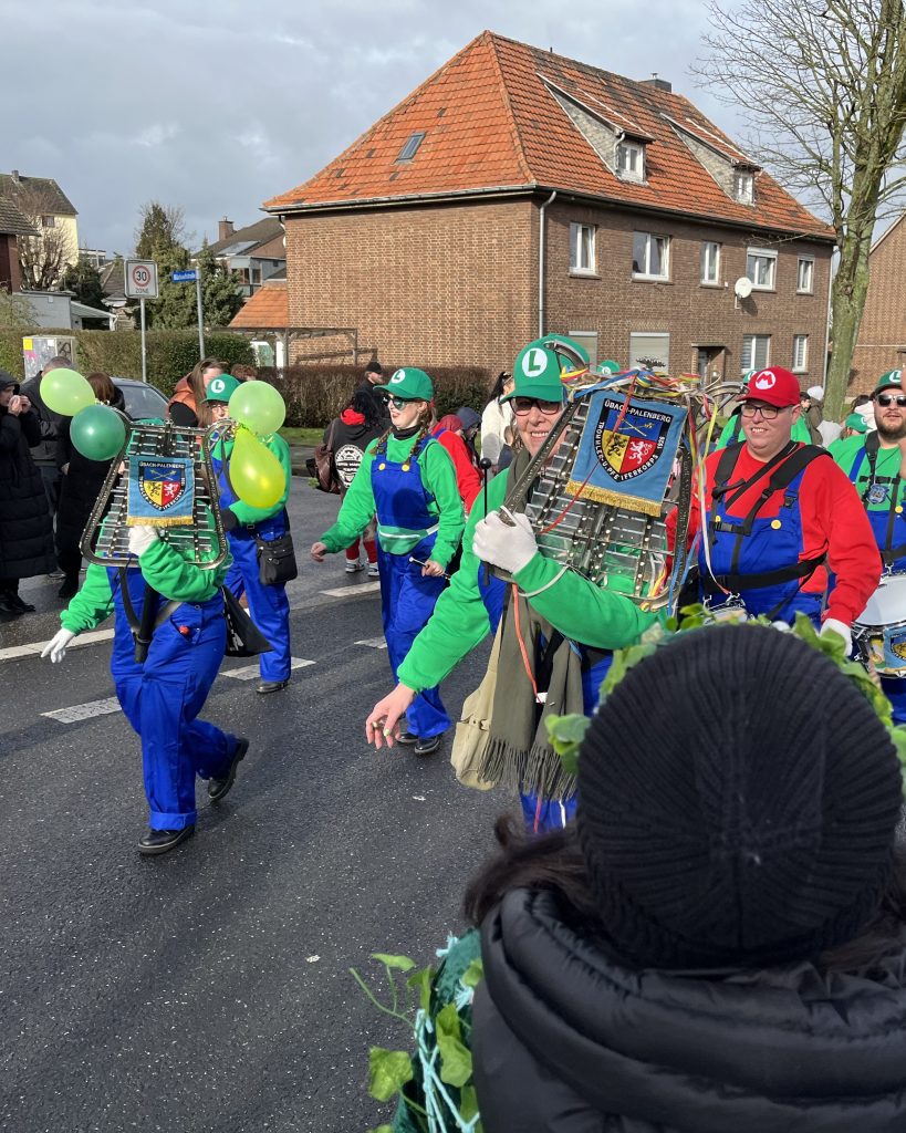 AWO Gemeinsam zum Rosenmontagszug nach Übach-Palenberg 3