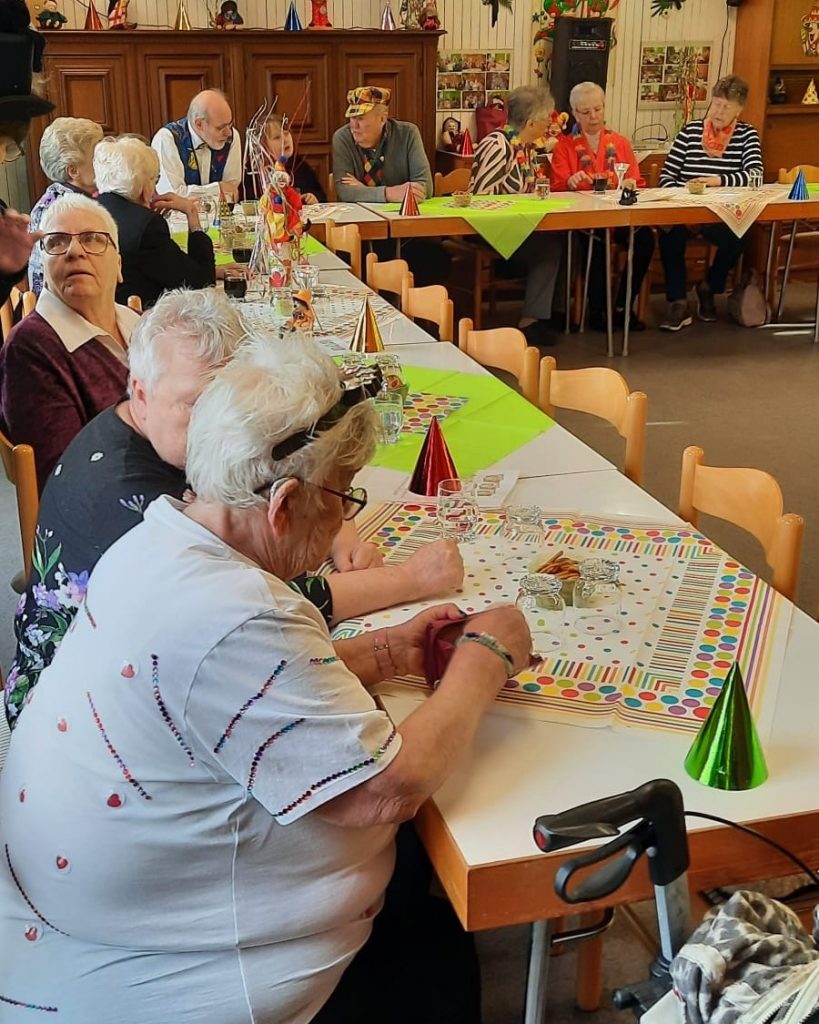 Altweiber-Party beim AWO-Ortsverein Palenberg 5 Altweiber-Party beim AWO-Ortsverein Palenberg 5