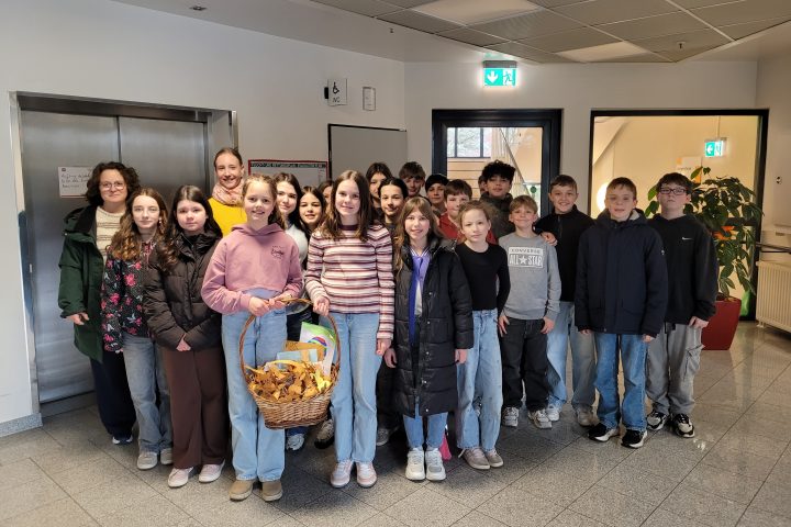 Schüler der Realschule Heinsberg bringen Osterfreude ins Altenzentrum 6