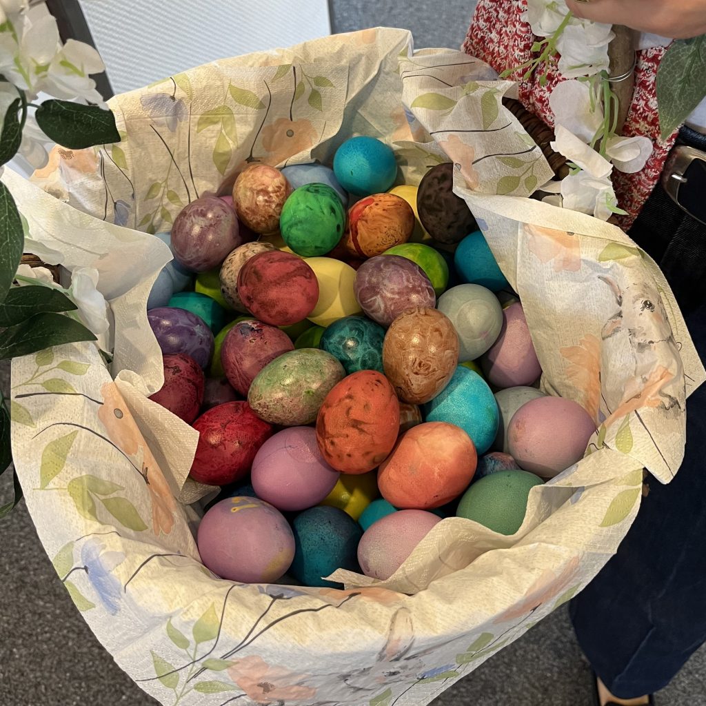 Osterklänge im Carolus Seniorenzentrum - Musik, Gemeinschaft und ein Hauch Frühling 9 Osterklänge im Carolus Seniorenzentrum - Musik, Gemeinschaft und ein Hauch Frühling 8