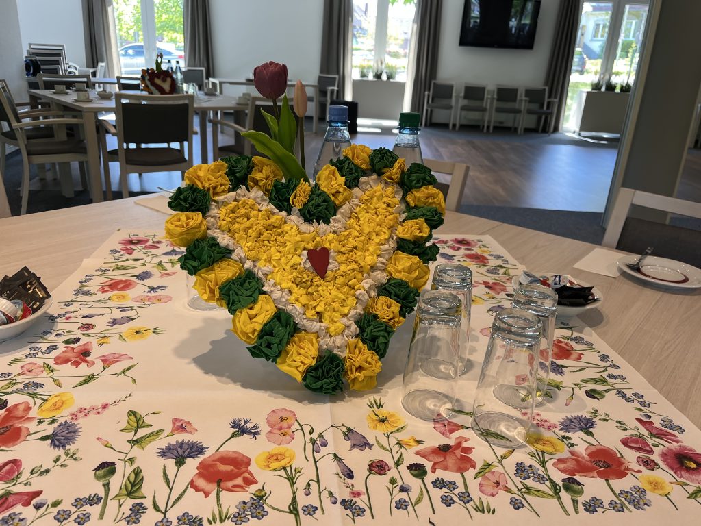 Tanz in den Mai im AWO Carolus Seniorenzentrum 7