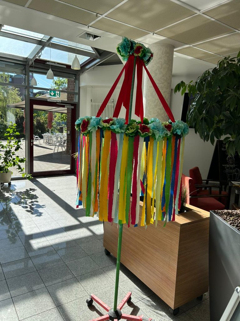 Rückblick auf das Maifest im AWO AZ und in der AWO Tagespflege Heinsberg 3 Rückblick auf das Maifest im AWO AZ und in der AWO Tagespflege Heinsberg 2
