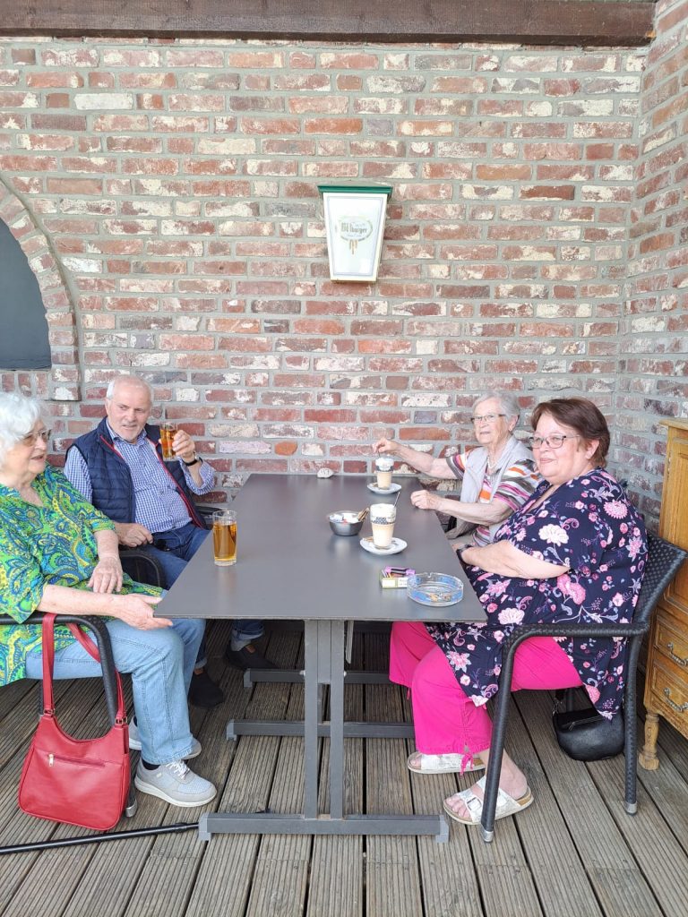 Gemütlicher Kaffee-Klatsch des AWO Ortsvereins Wegberg im Bauerncafé Jacobs 4 Gemütlicher Kaffee-Klatsch des AWO Ortsvereins Wegberg im Bauerncafé Jacobs 4