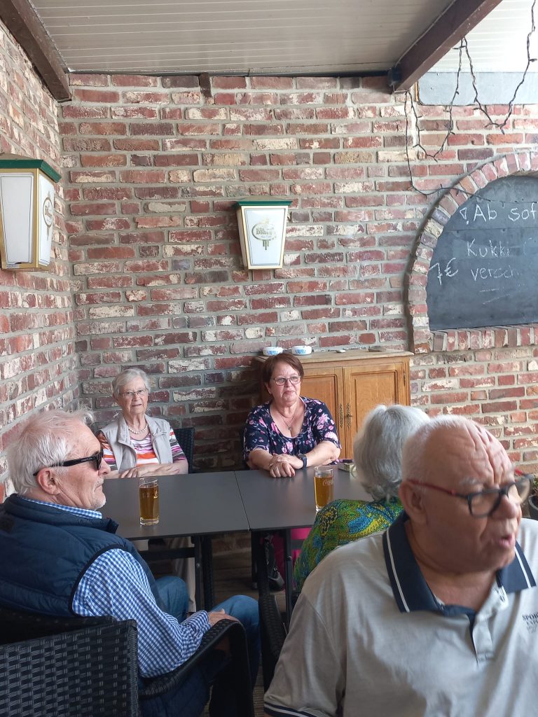 Gemütlicher Kaffee-Klatsch des AWO Ortsvereins Wegberg im Bauerncafé Jacobs 5 Gemütlicher Kaffee-Klatsch des AWO Ortsvereins Wegberg im Bauerncafé Jacobs 5