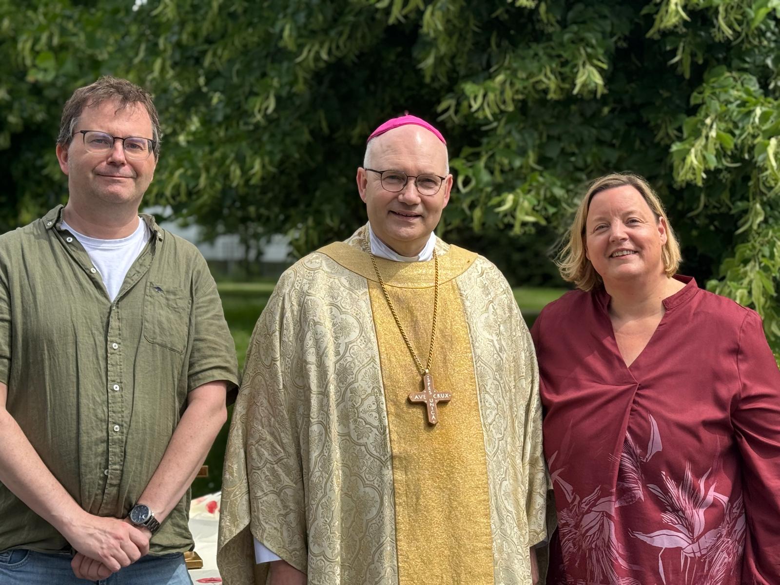 Bischof Dr. Helmut Dieser zu Besuch im Carolus Seniorenzentrum 1