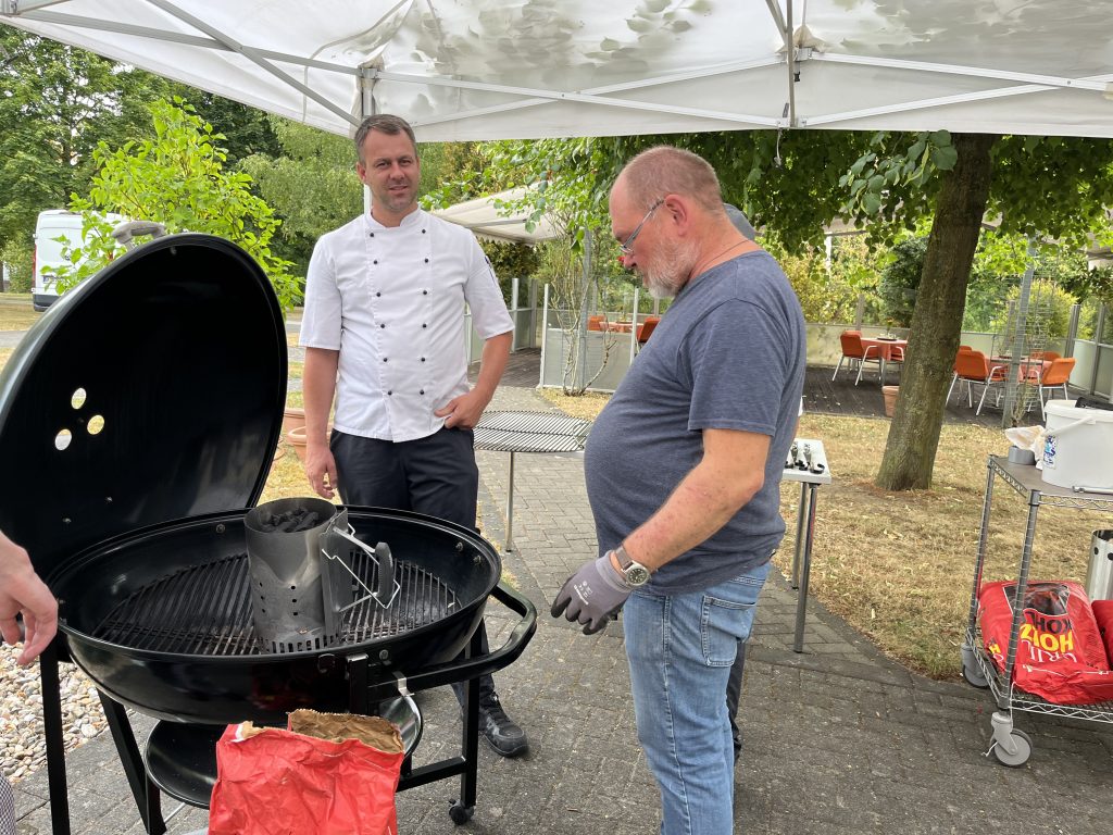 Grillfest im AWO Carolus Seniorenzentrum 3 Grillfest im AWO Carolus Seniorenzentrum 3