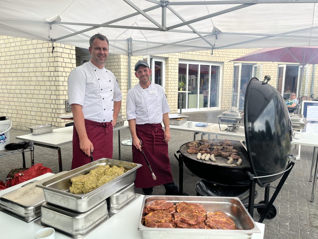 Grillfest im AWO Carolus Seniorenzentrum 2 Grillfest im AWO Carolus Seniorenzentrum 2
