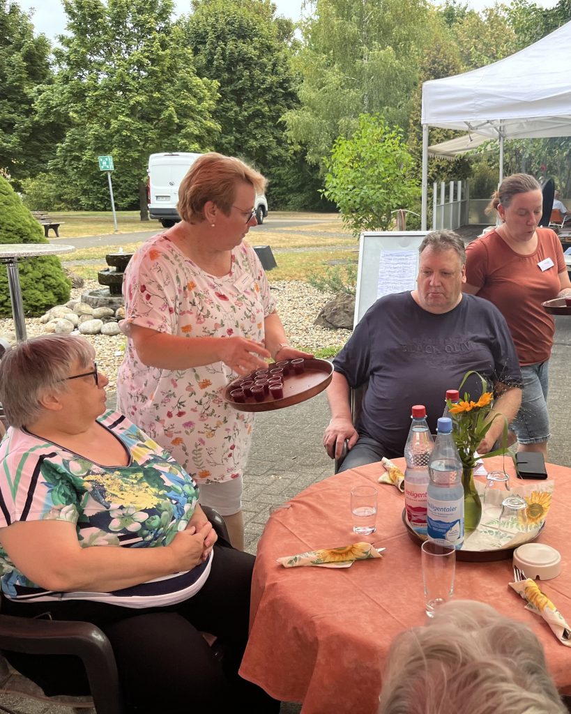 Grillfest im AWO Carolus Seniorenzentrum 7 Grillfest im AWO Carolus Seniorenzentrum 7