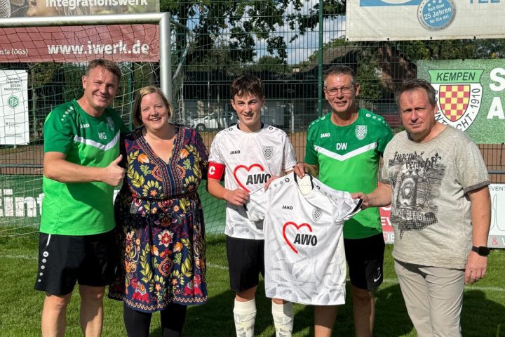 Neue Trikots für die C-Jugend von Eintracht Kempen 1